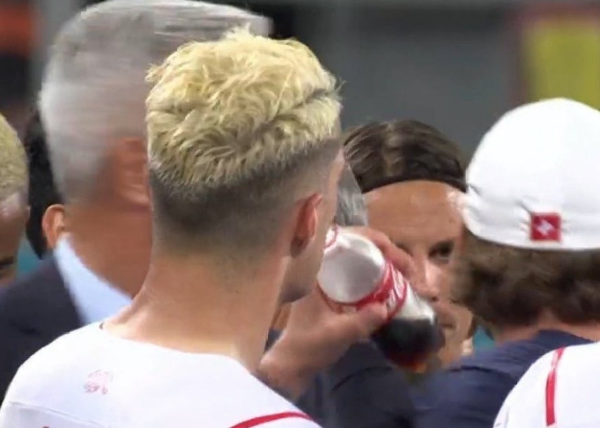 Xhaka phot lo loi khuyen cua Ronaldo hinh anh