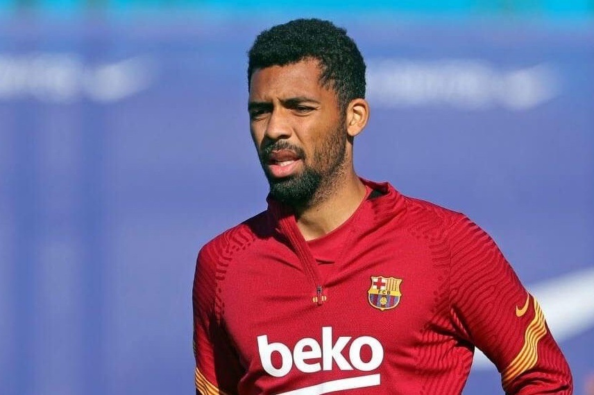 Cau thu Brazil dinh kien Barca ra toa hinh anh