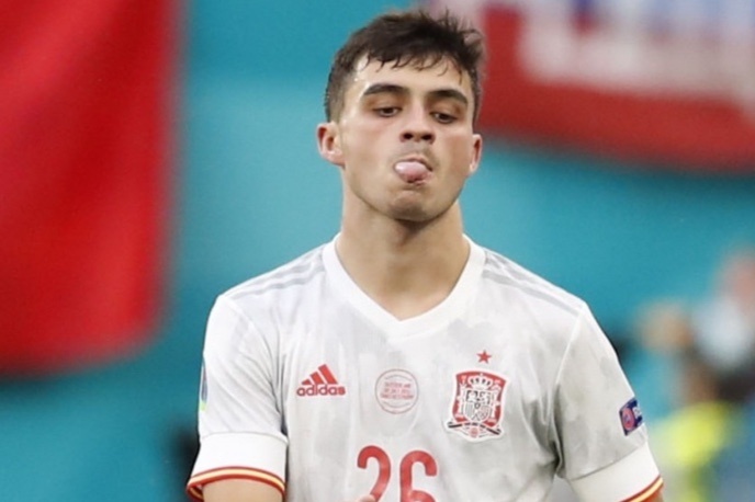 Tai nang 18 tuoi cua Tay Ban Nha choi xuat sac truoc Italy hinh anh