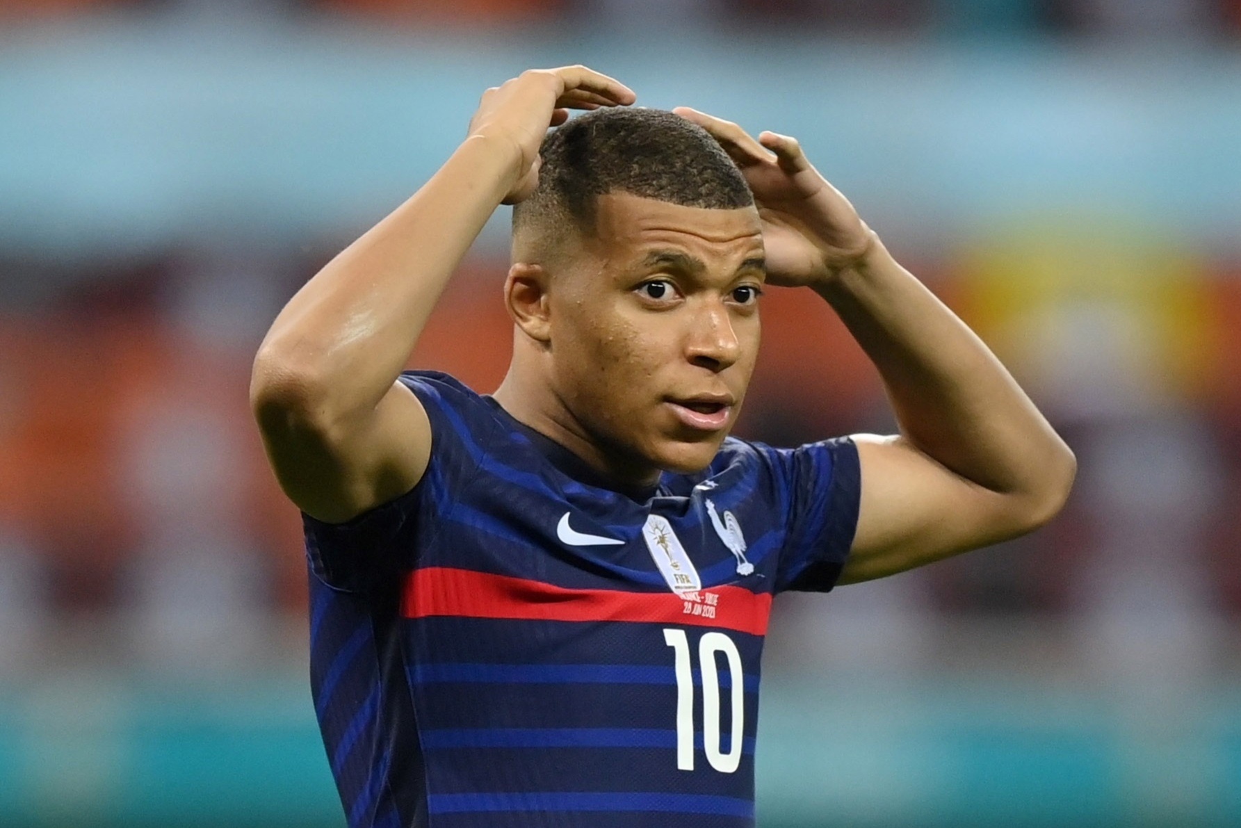 Gia tri Mbappe giam sau Euro 2020 hinh anh