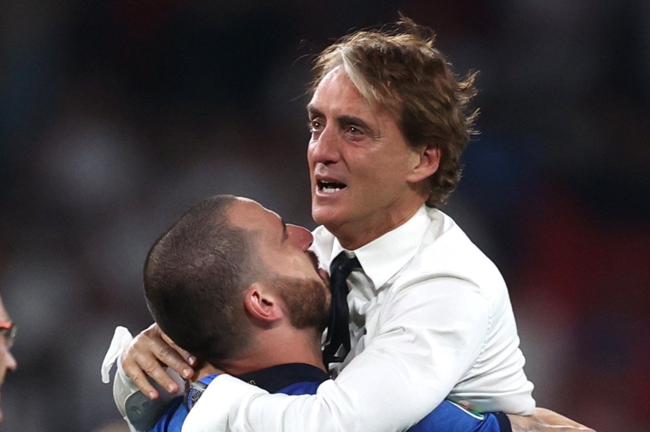 Giot nuoc mat cua HLV Mancini hinh anh