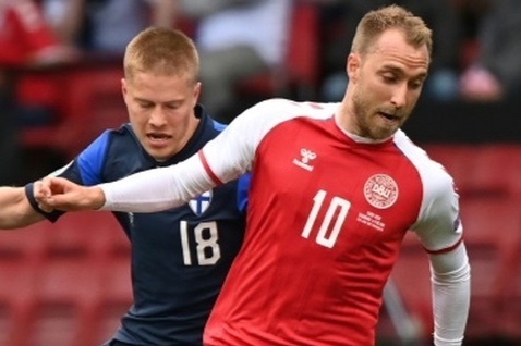 Eriksen dung truoc kha nang treo giay hinh anh