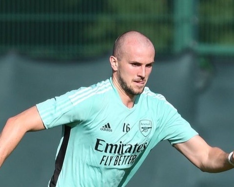 Sao Arsenal cao troc dau truoc mua giai moi hinh anh