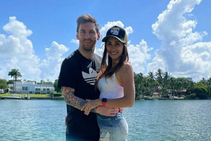 Messi nghi mat cung gia dinh hinh anh