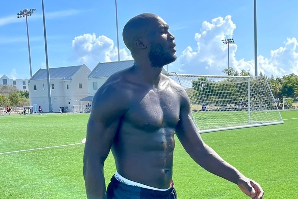 Co bung 6 mui cua Lukaku hinh anh