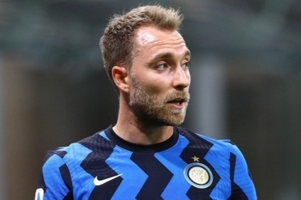 Eriksen kho co the tiep tuc choi bong o Italy hinh anh
