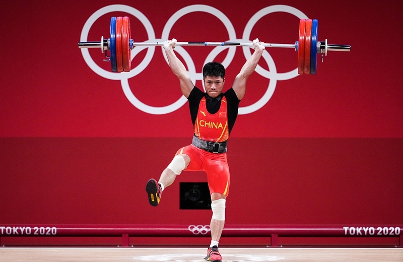 VDV Trung Quoc dung mot chan nang ta pha ky luc Olympic hinh anh