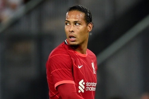 Van Dijk tro lai trong ngay Liverpool bai tran hinh anh