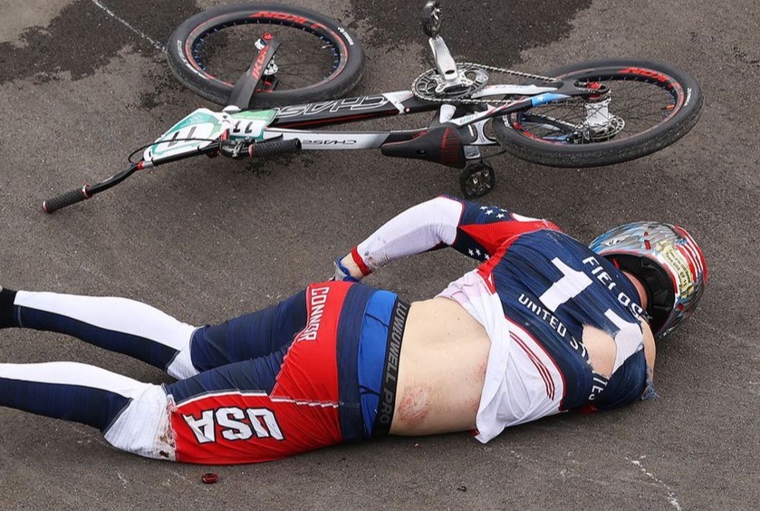 Nha vo dich Olympic bi xuat huyet nao sau tai nan o mon dua xe dap hinh anh