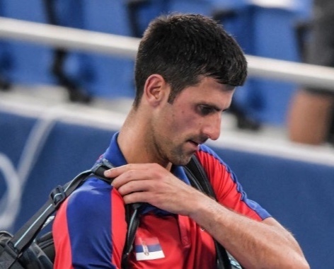 Djokovic dinh chan thuong trong tran tranh huy chuong Olympic hinh anh
