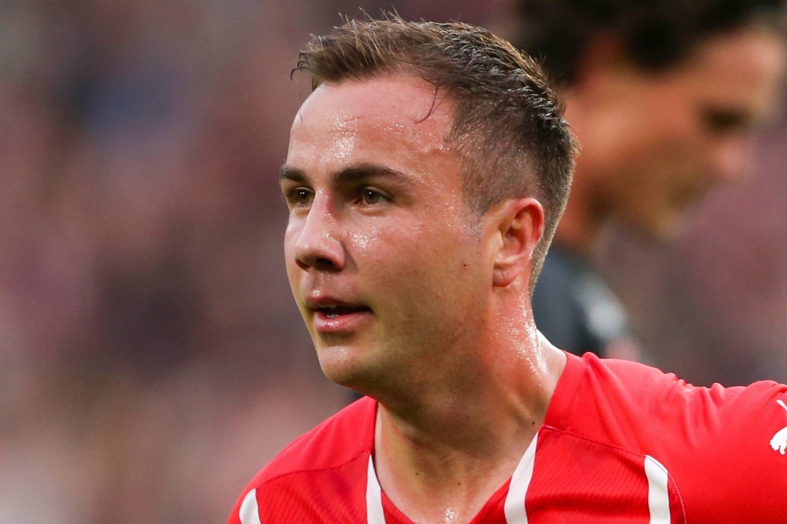 Gotze ruc sang o vong loai Champions League hinh anh