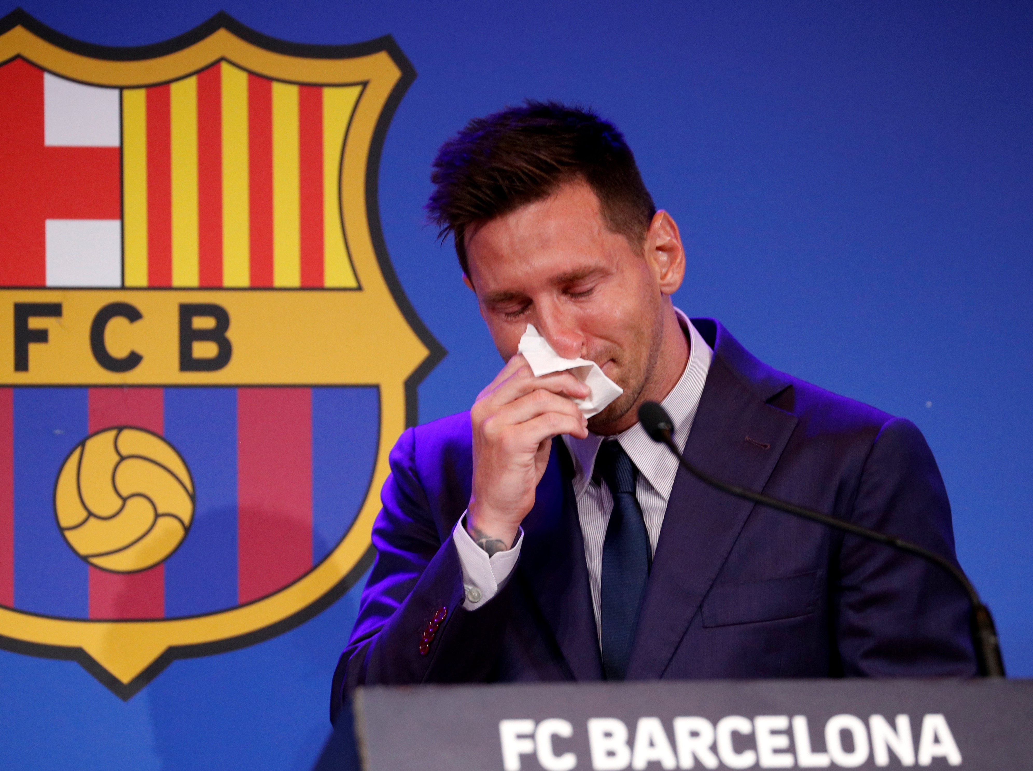 Messi co the khien Barca that thu 137 trieu euro hinh anh