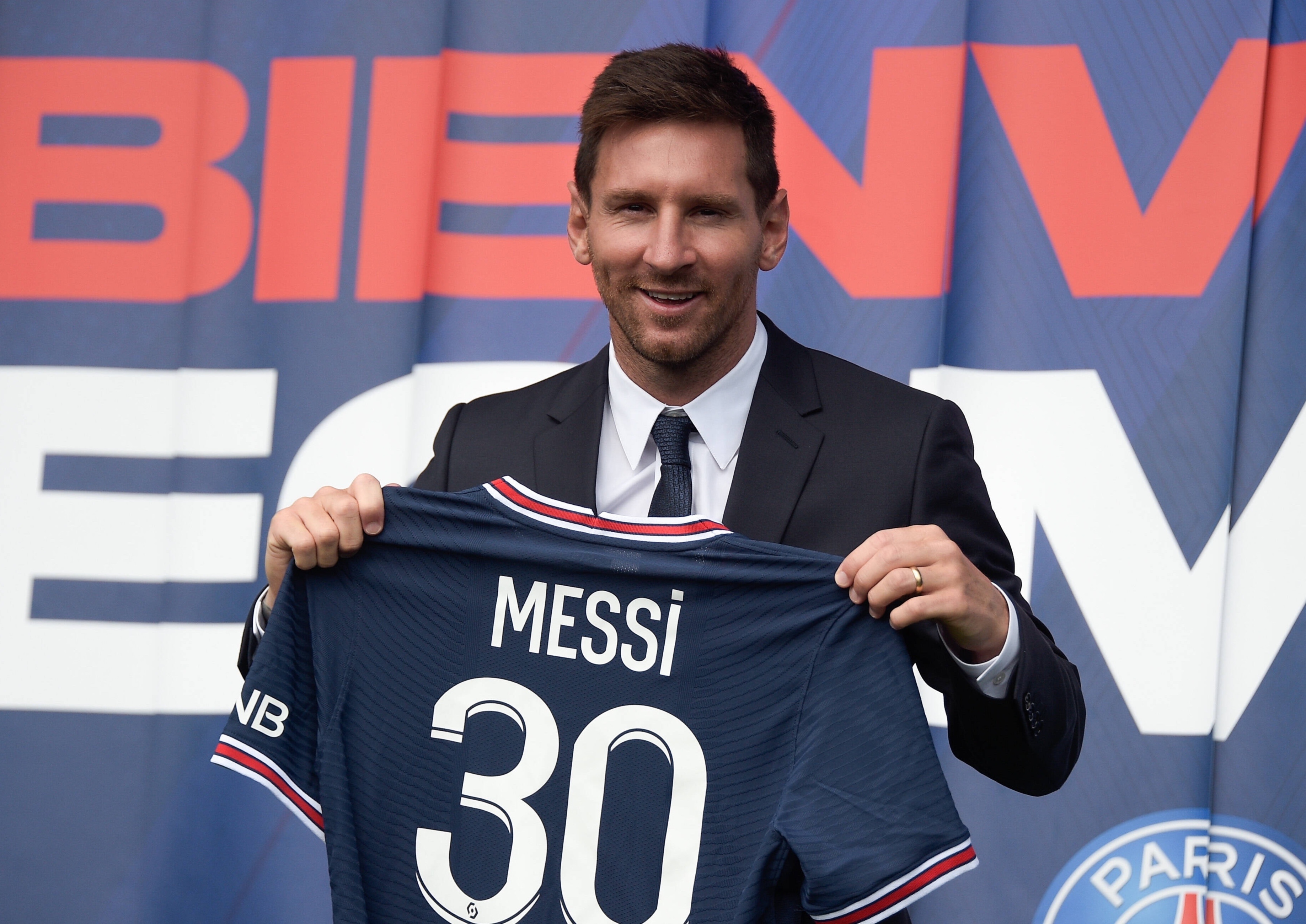 5 cau thu xuat sac tung khoac ao so 30 hinh anh