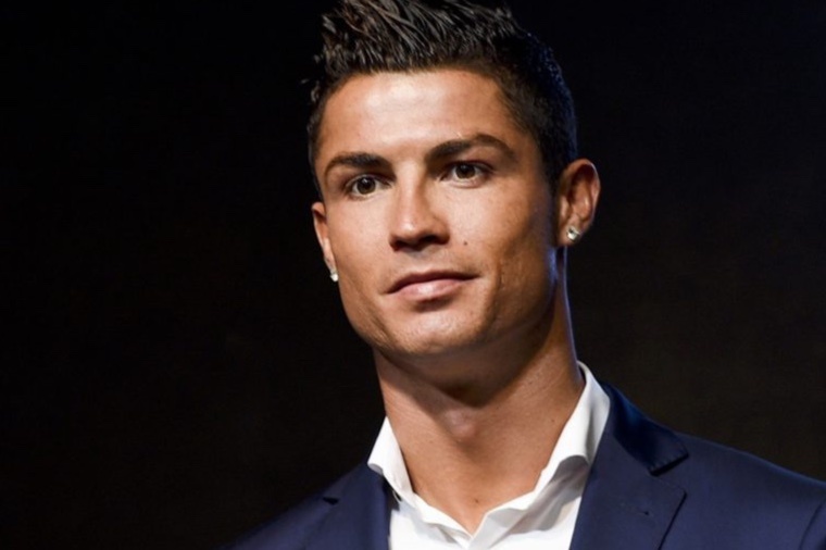 Ronaldo mo rong kinh doanh hinh anh