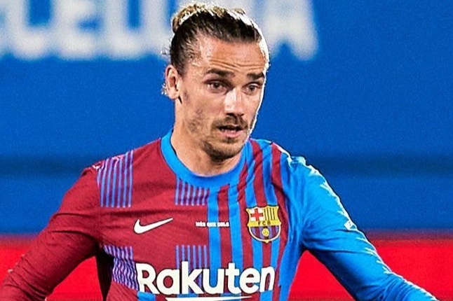Toi luc Griezmann thoat khoi cai bong cua Messi hinh anh