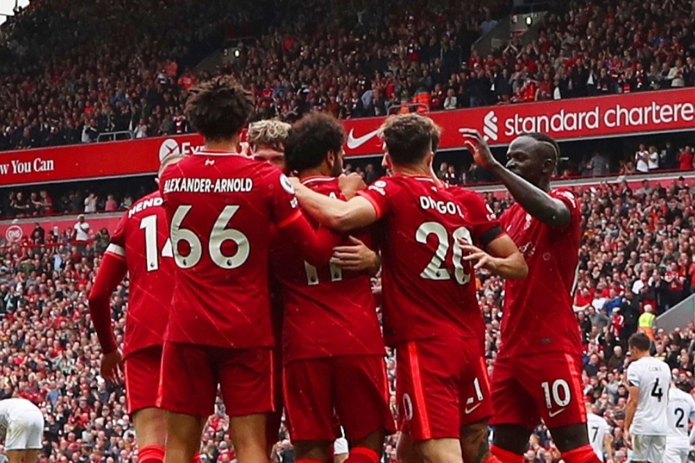 Liverpool bat bai o Anfield khi co Van Dijk trong doi hinh hinh anh