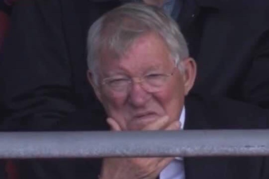 Phan ung cua Sir Alex khi MU bi cam hoa hinh anh