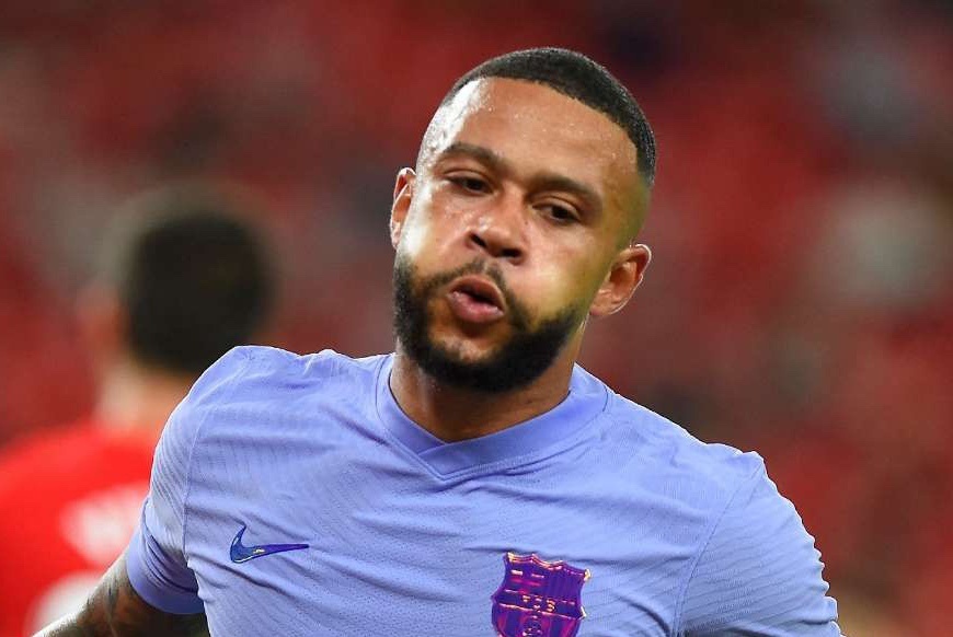 Co mot Depay rat khac hinh anh