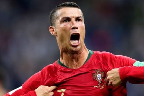 Ronaldo truoc co hoi pha ky luc ghi ban the gioi hinh anh
