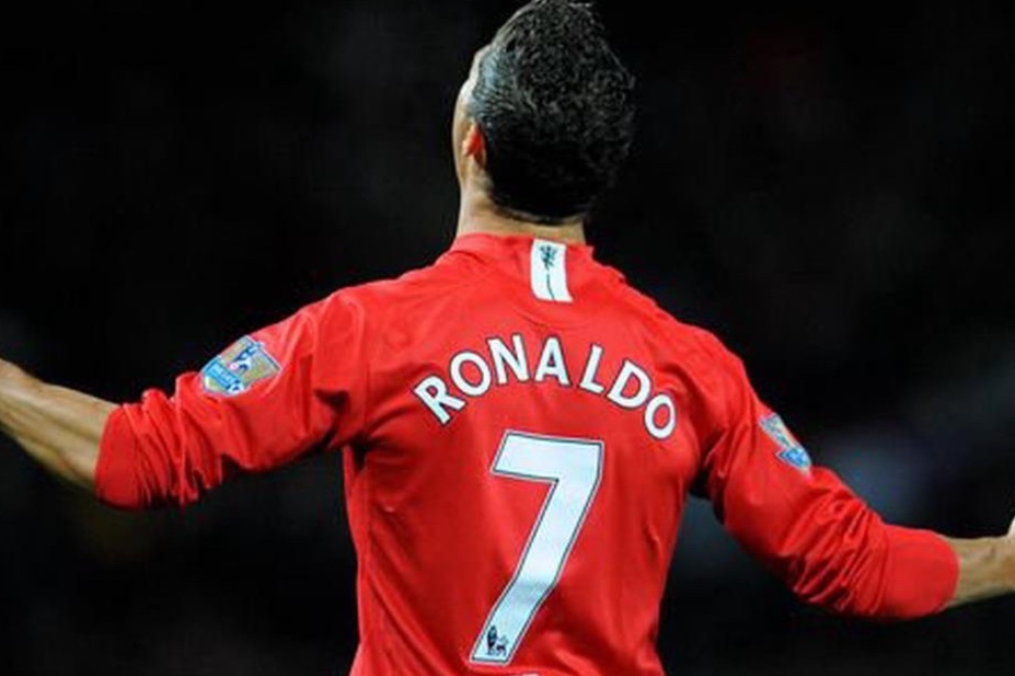 Ronaldo khong the khoac ao so 7 khi tro lai MU hinh anh