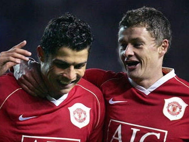 Vi sao MU quyet dinh dua Ronaldo tro lai? hinh anh