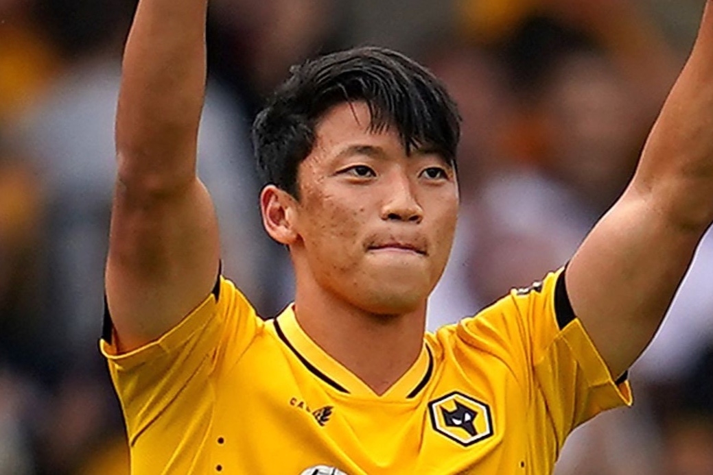 Wolves cong bo tan binh nguoi chau A o tran gap MU hinh anh