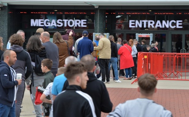 Cristiano Ronaldo anh 1