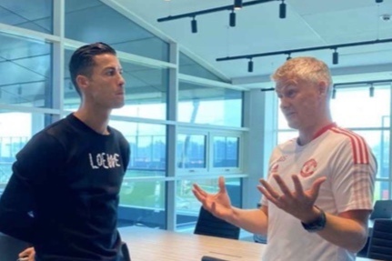 Ronaldo co mat o dai ban doanh MU hinh anh