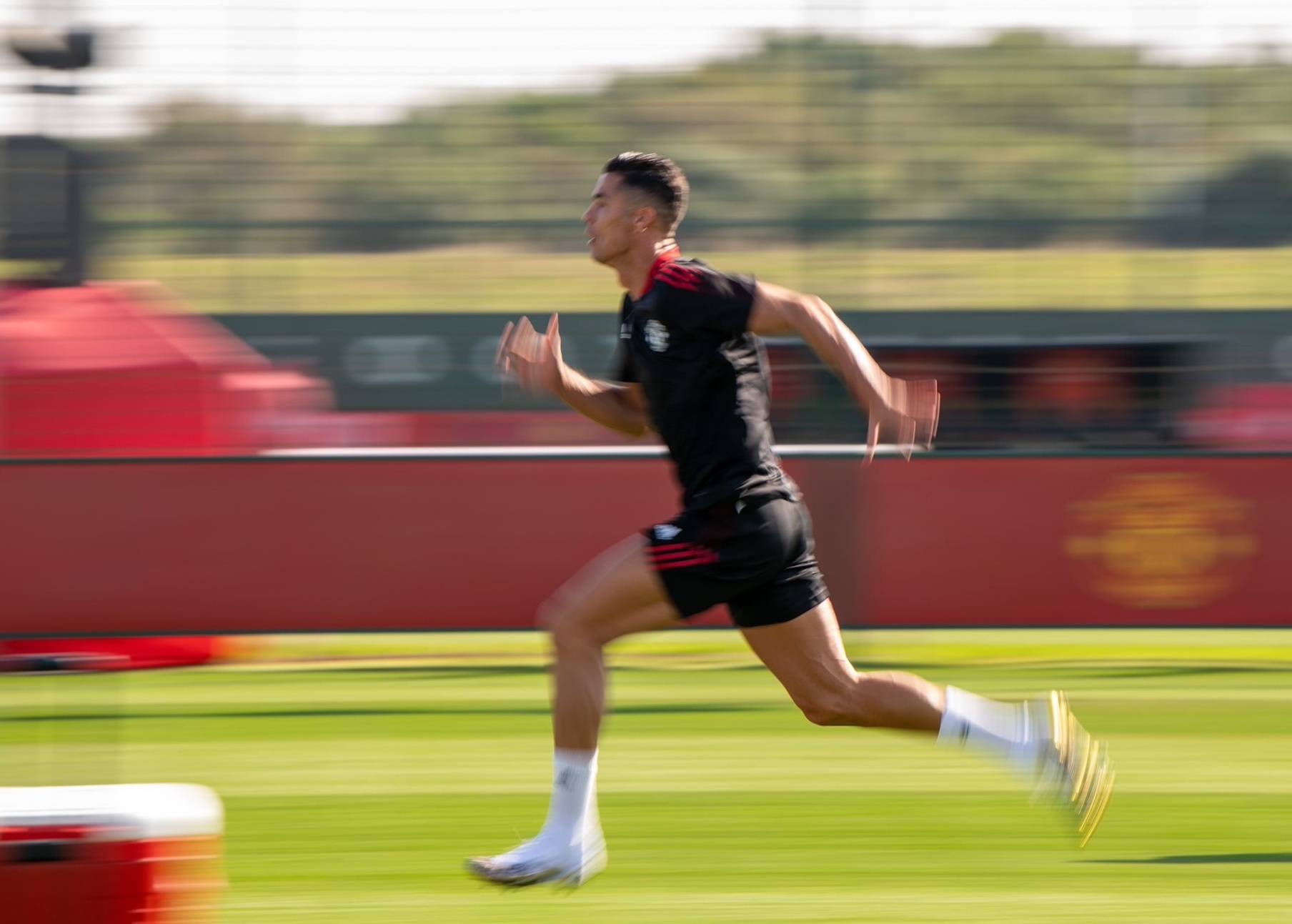 Toc do cua Ronaldo trong buoi tap thu 2 o MU hinh anh