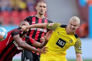 Haaland lap cu dup trong tran thang 4-3 cua Dortmund hinh anh