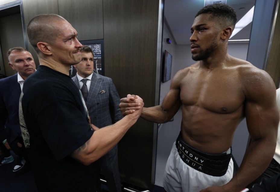 Anthony Joshua bat tay doi thu sau khi mat 4 dai hang nang hinh anh