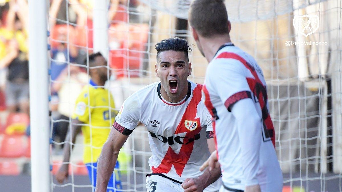 Falcao lien tuc ghi ban anh 1