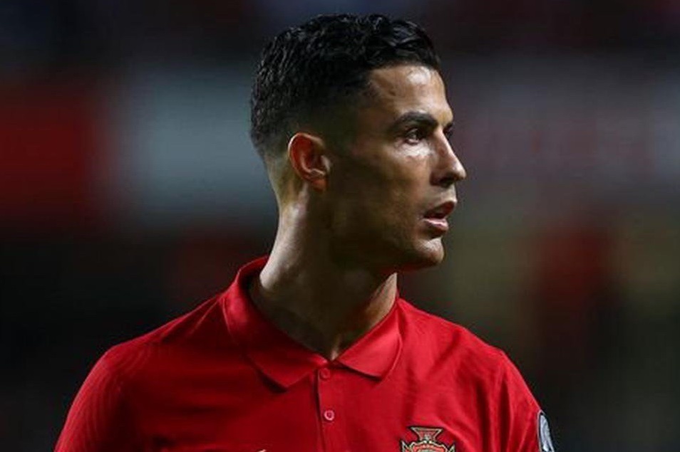 Ronaldo lam gi trong chien thang cua Bo Dao Nha hinh anh