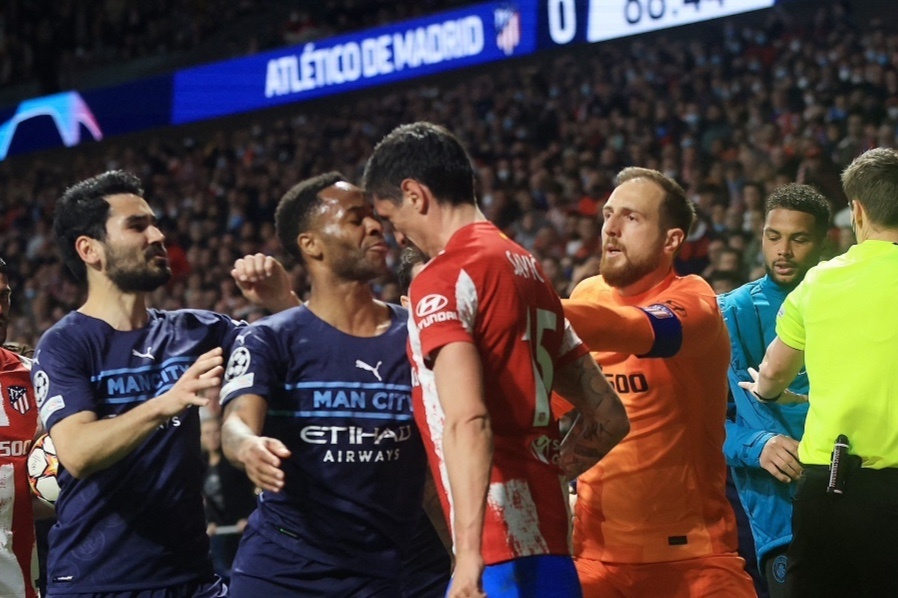 Ferdinand: 'Atletico se cam thay xau ho vi nhung tro he cua ho' hinh anh
