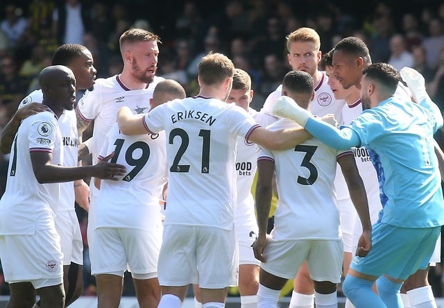 Eriksen kien tao giup Brentford thang o phut 90+5 anh 4