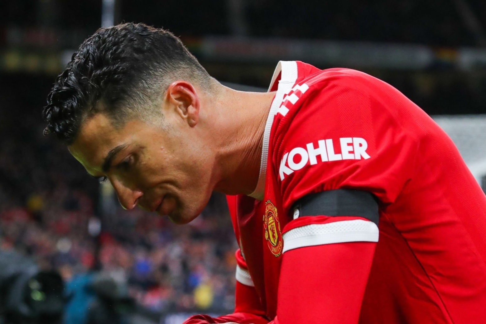 Ronaldo khong du tran dau voi Liverpool hinh anh