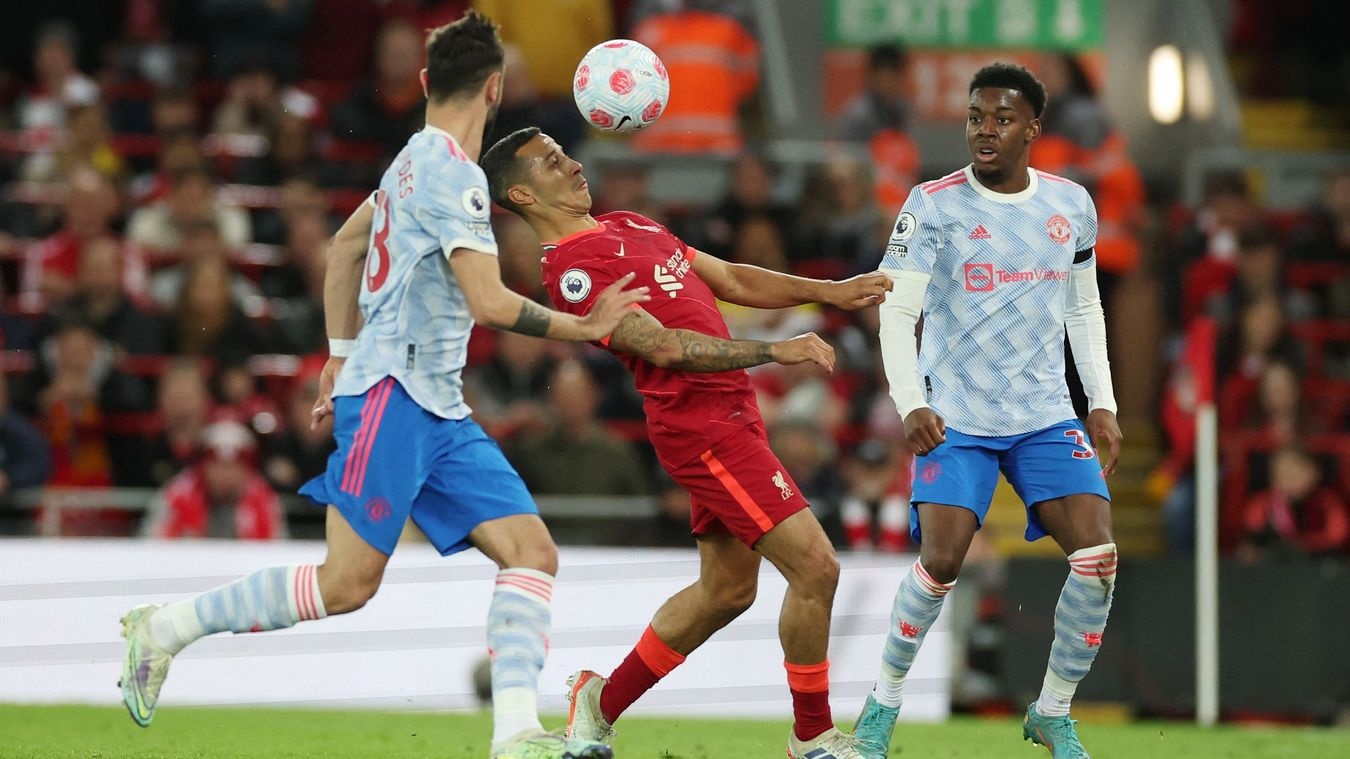 Pogba lep ve Thiago cho thay ho sau giua MU va Liverpool anh 1