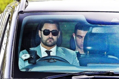 Ronaldo lan dau xuat hien sau cu soc mat con hinh anh