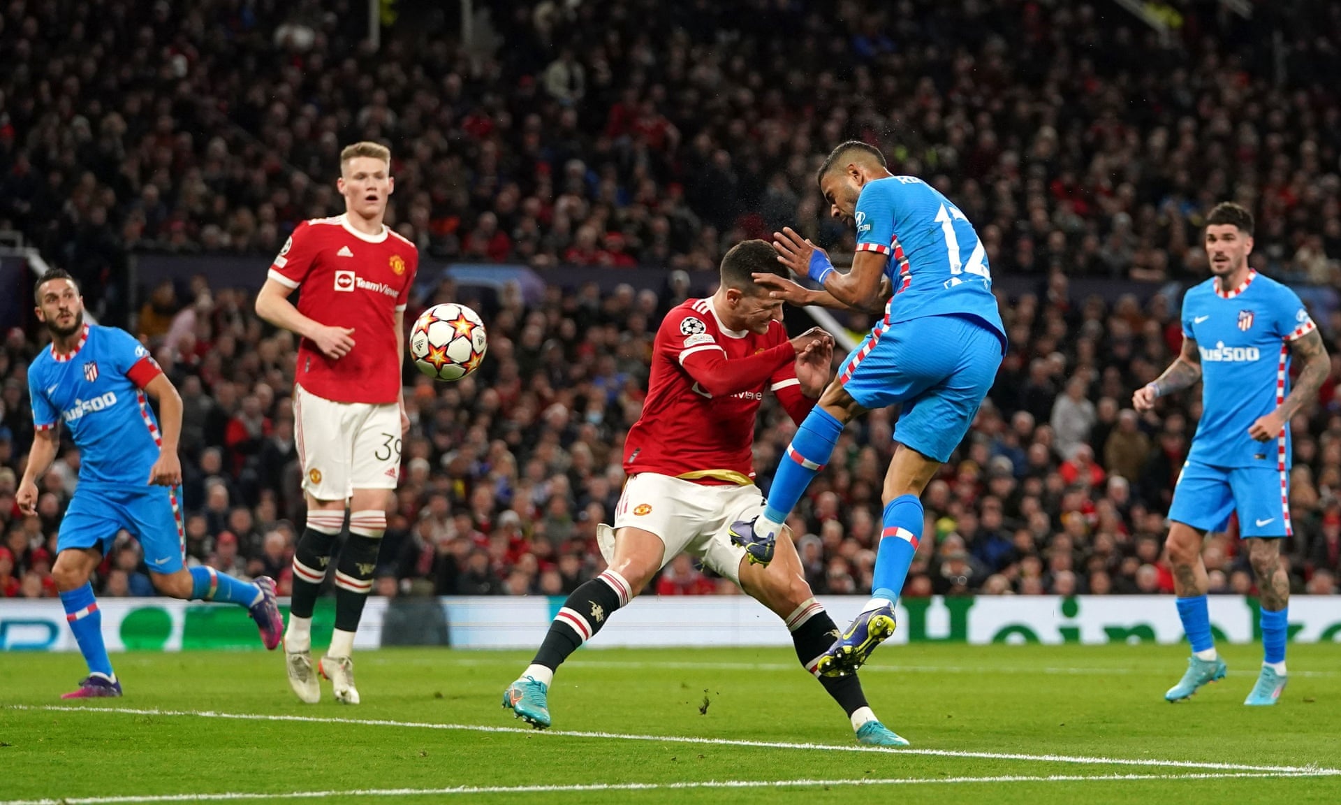 UEFA trung phat Man United hinh anh