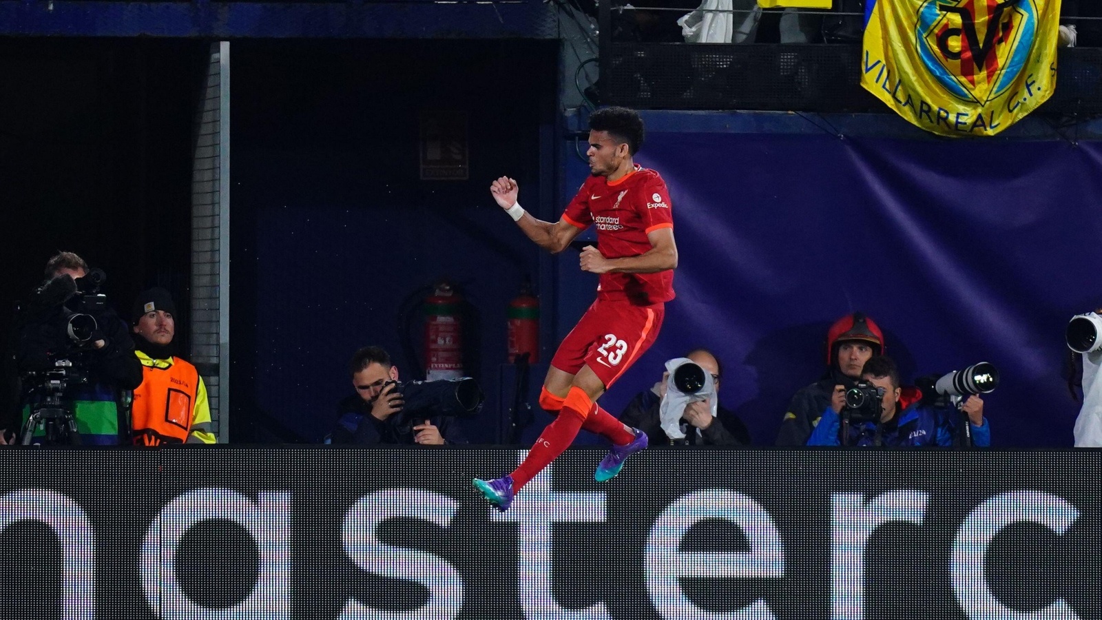 Luis Diaz la ban hop dong mua giai cua Liverpool anh 2