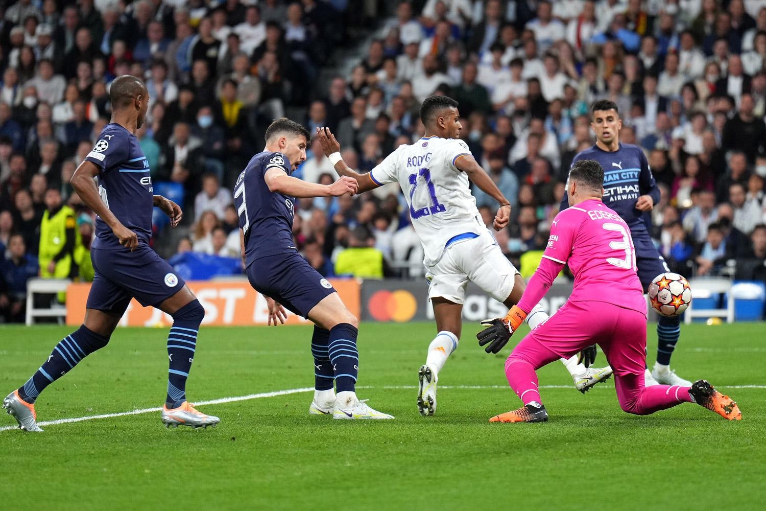 Chia khoa chien thuat giup Real loi nguoc dong anh 1