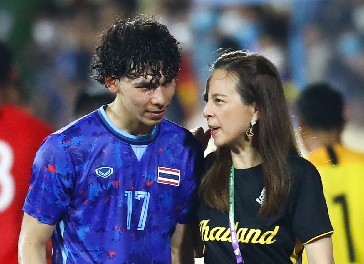 Madam Pang thay doi bong da Thai nhu the nao? hinh anh