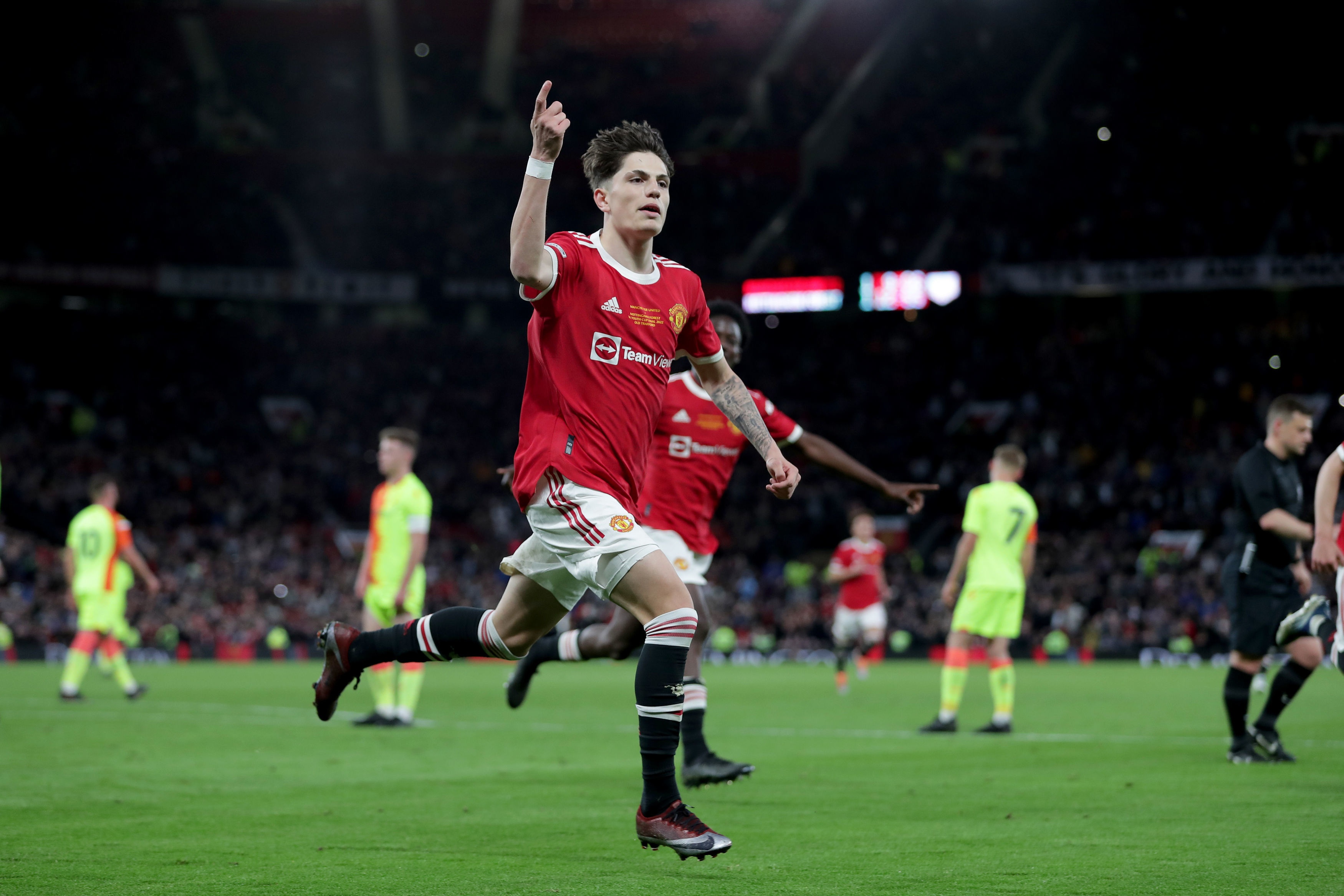 Man United lap ky luc vo dich FA Youth Cup anh 8
