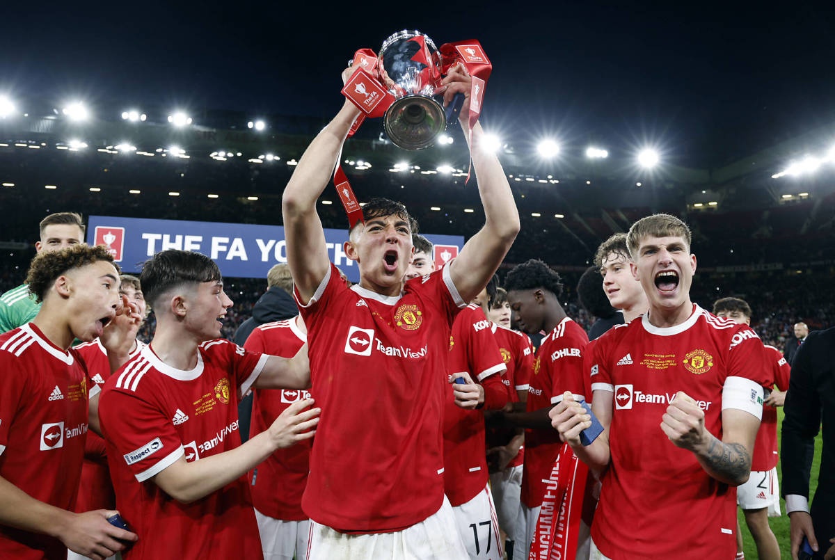 Man United lap ky luc vo dich FA Youth Cup anh 3