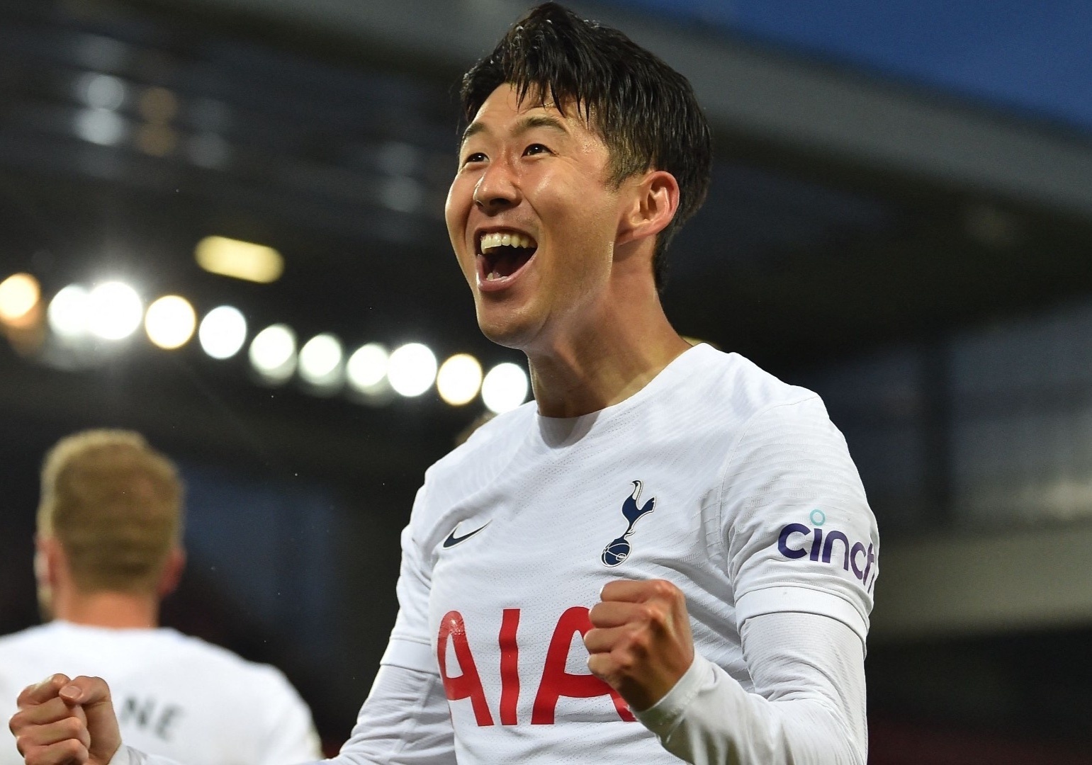 Nga mu truoc Son Heung-min hinh anh