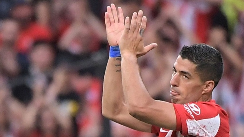 Suarez bat khoc khi chia tay Atletico anh 1