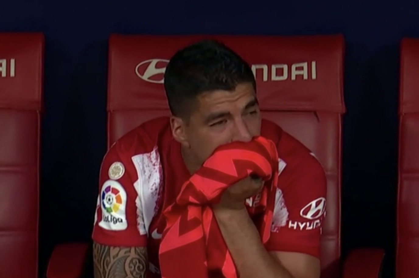 Suarez bat khoc khi chia tay Atletico hinh anh