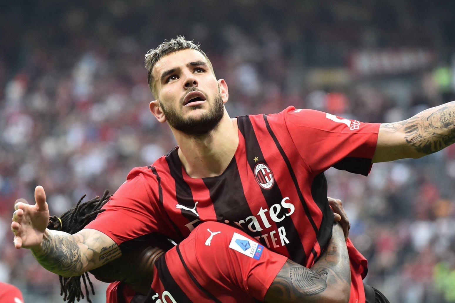 Milan tien sat ngoi vo dich Serie A sau 11 nam hinh anh