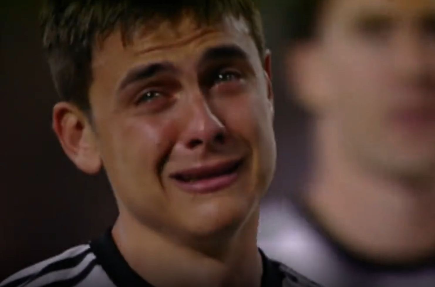 Dybala khoc nuc no trong ngay chia tay san nha Juventus hinh anh