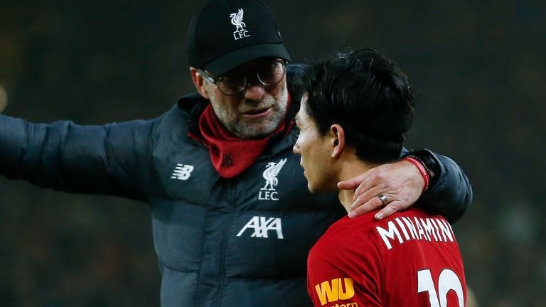 Klopp can giai thoat cho Minamino hinh anh